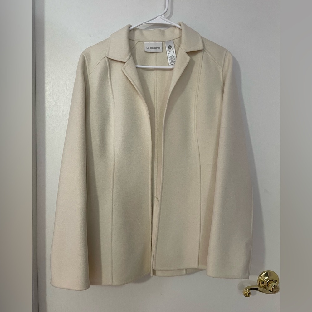 NWOT Liz claiborne whit wool coat, size s